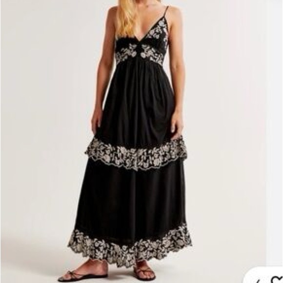 Abercrombie & Fitch Dresses & Skirts - Abercrombie & Fitch Black Floral Tiered Maxi Dress White Floral Accents Small